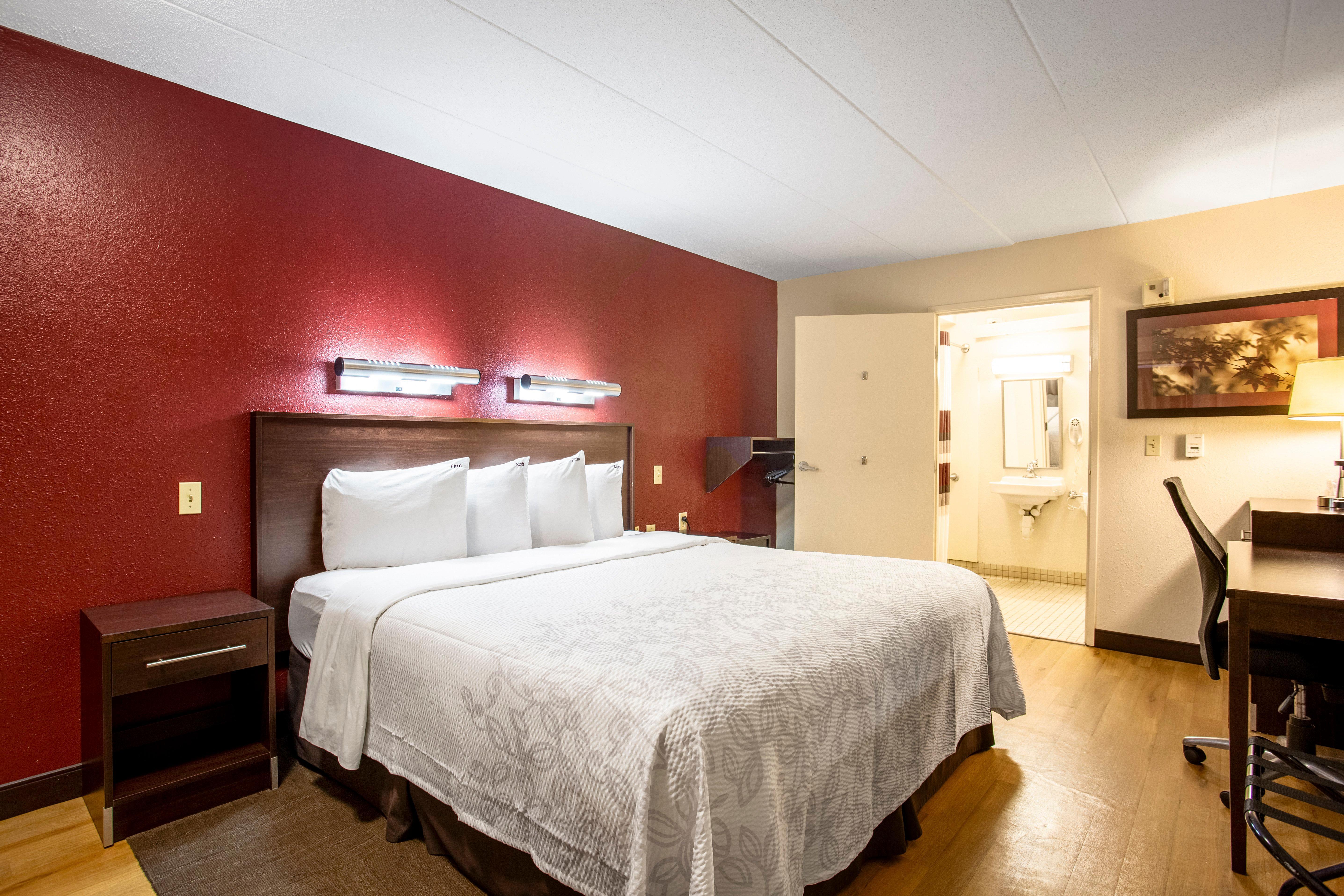 Red Roof Inn Plus+ Pittsburgh South - Airport Imperial Exterior photo