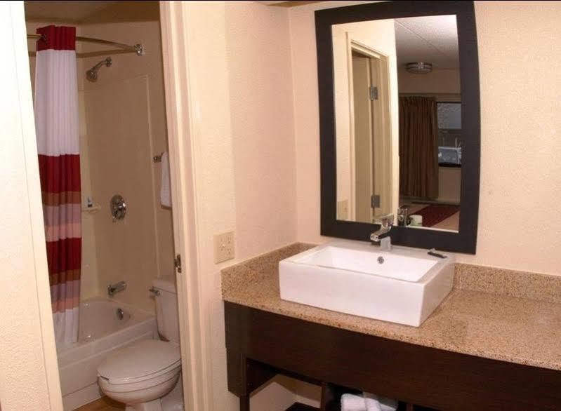 Red Roof Inn Plus+ Pittsburgh South - Airport Imperial Exterior photo