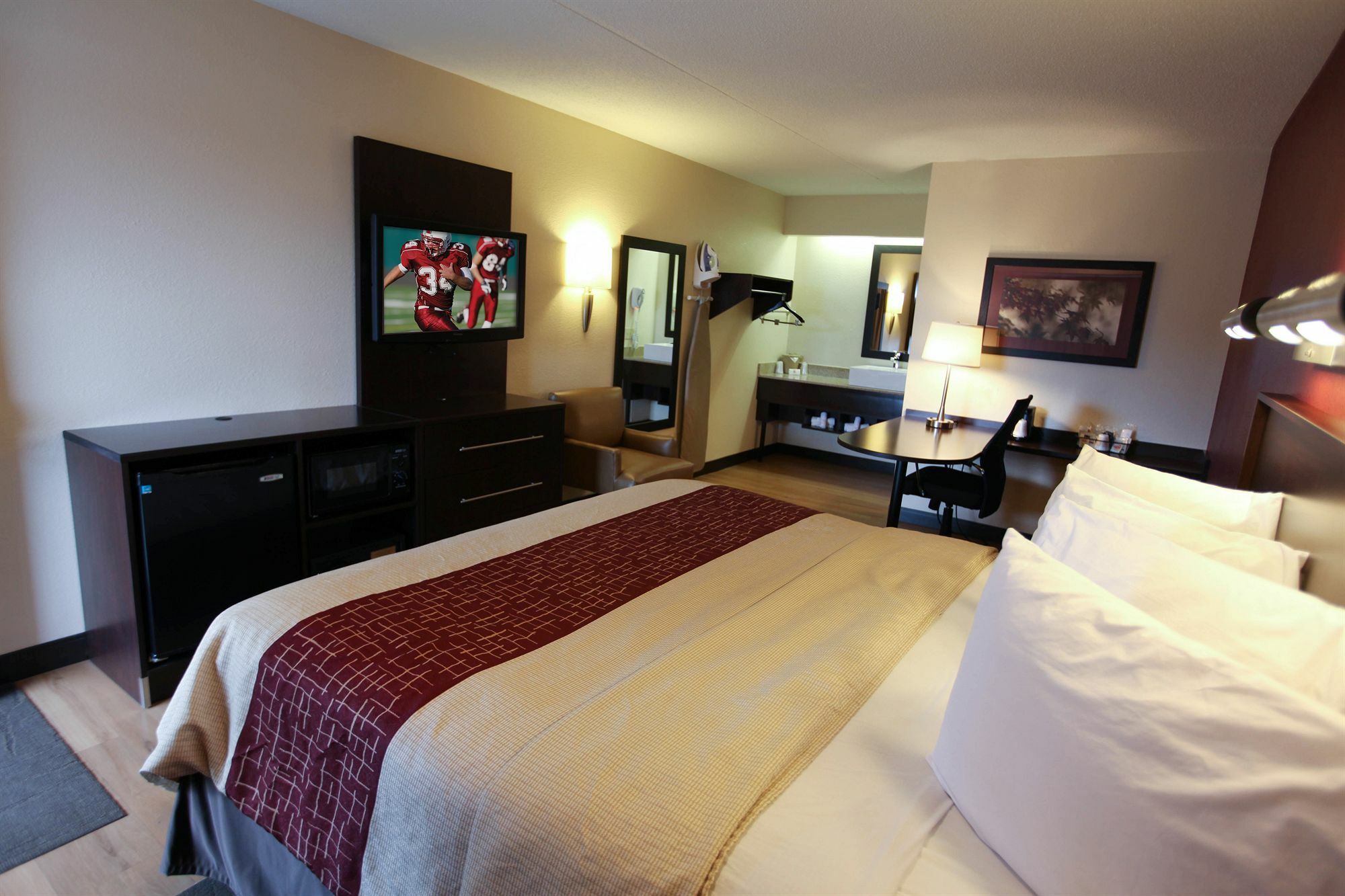 Red Roof Inn Plus+ Pittsburgh South - Airport Imperial Exterior photo